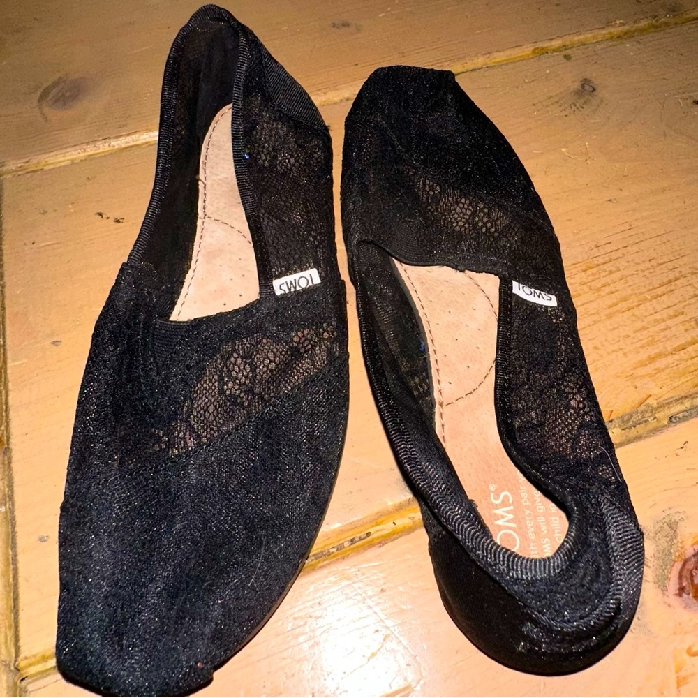 TOMS women’s shoes